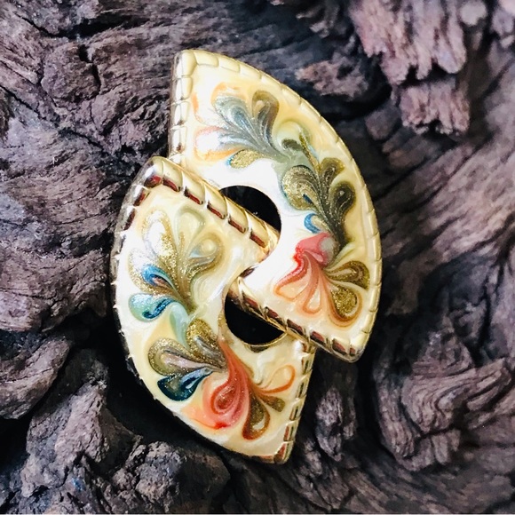 Vintage 80’s Gold Tone Cream And Green Enameled Artsy Post 1.5 in Earrings - Picture 16 of 16